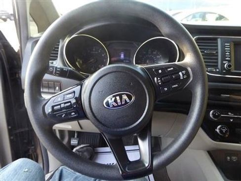 Used 2020 Kia Sedona LX image 10