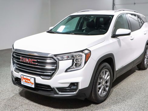 Used 2024 GMC Terrain SLT AWD/4WD image 31