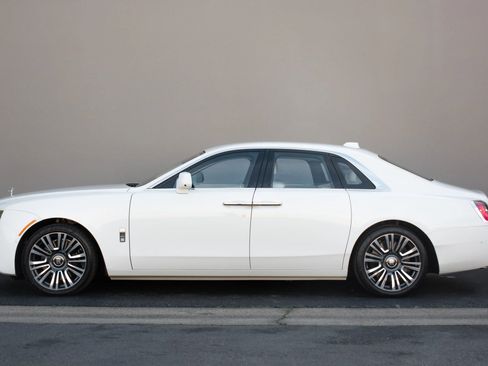 Used 2024 Rolls-Royce Ghost image 8