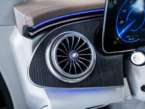 Used 2023 Mercedes-Benz EQE 350+ 4MATIC Sedan image 36