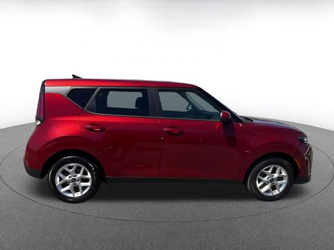 Used 2025 Kia Soul LX w/ LX Technology Package FWD image 16