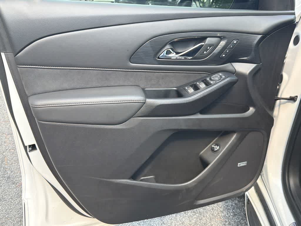 Used 2024 Chevrolet Traverse High Country FWD image 11