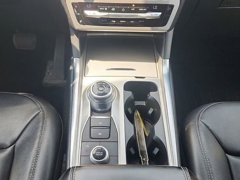 Used 2020 Ford Explorer XLT w/ Equipment Group 202A AWD/4WD image 19