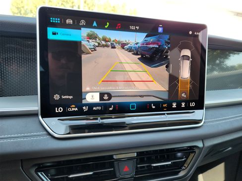 New 2025 Volkswagen Tiguan SE image 32