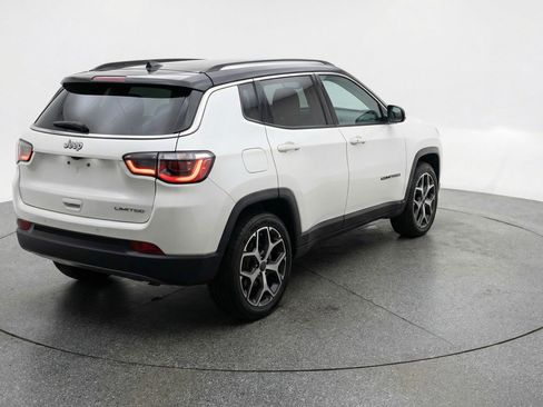 Used 2025 Jeep Compass Limited AWD/4WD image 9