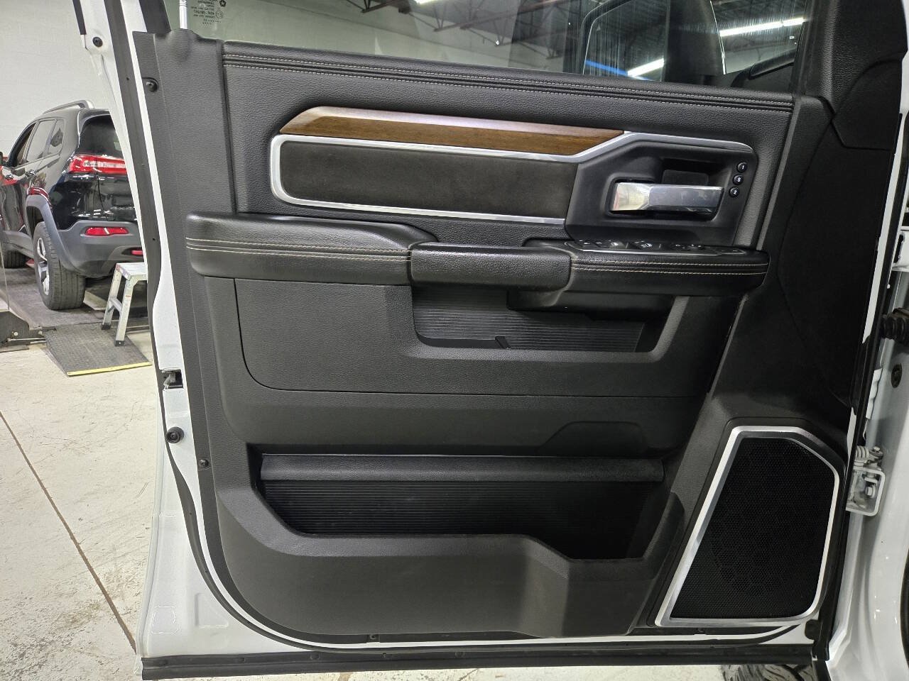 Used 2023 RAM 2500 Laramie AWD/4WD image 13