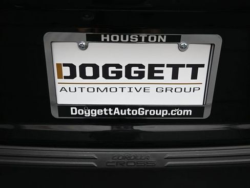 Used 2024 Toyota Corolla Cross XLE w/ Convenience Package image 2