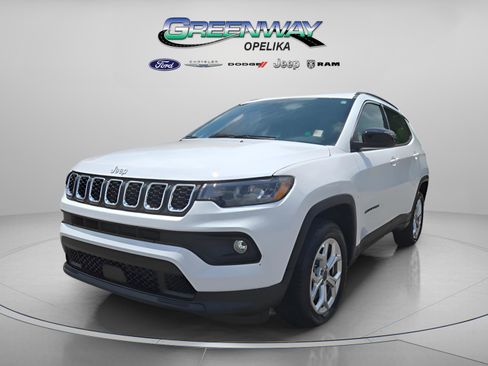 New 2025 Jeep Compass Latitude image 3
