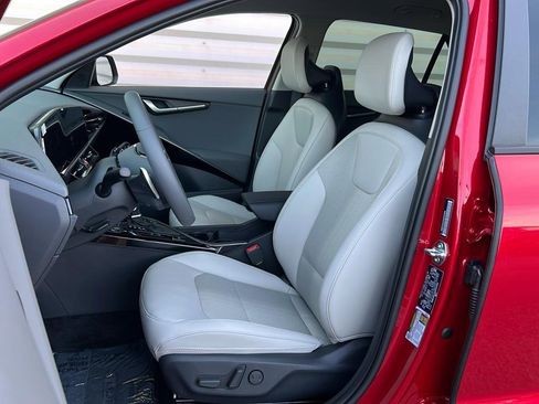 New 2025 Kia Niro EX image 11