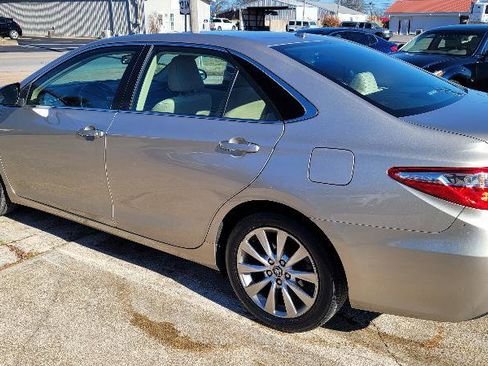 Used 2016 Toyota Camry XLE image 3