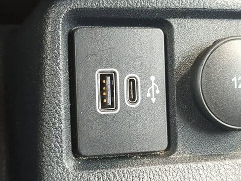 Used 2022 Ford Transit Connect XLT image 21