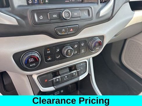 Used 2023 GMC Terrain SLE w/ Driver Convenience Package image 24