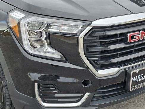 Used 2024 GMC Terrain SLE image 8
