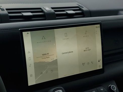 Certified 2025 Land Rover Defender 90 S image 29