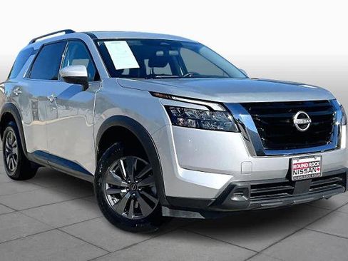 Certified 2024 Nissan Pathfinder SV image 2