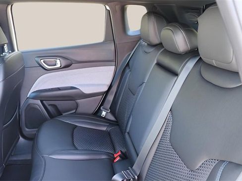 New 2026 Jeep Compass Latitude image 15