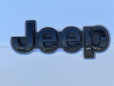 Used 2023 Jeep Grand Cherokee L Laredo AWD/4WD image 11