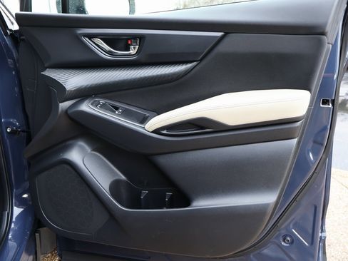 Used 2024 Subaru Ascent Premium w/ Convenience Package image 9