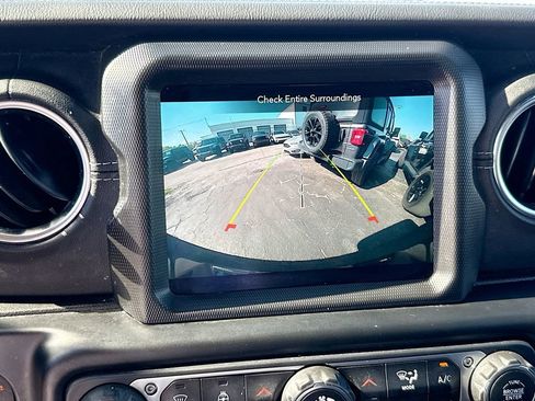 Used 2021 Jeep Wrangler Unlimited Sahara w/ Cold Weather Group AWD/4WD image 15