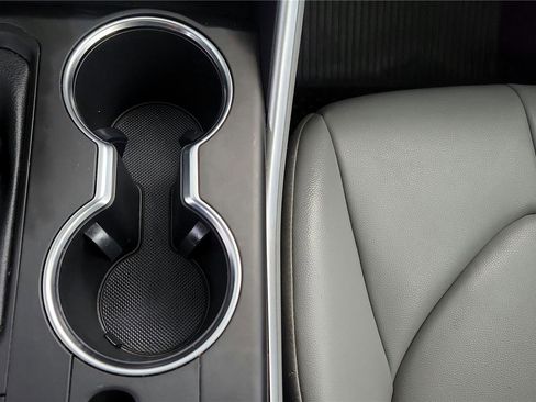 Certified 2022 Toyota Highlander XLE image 48