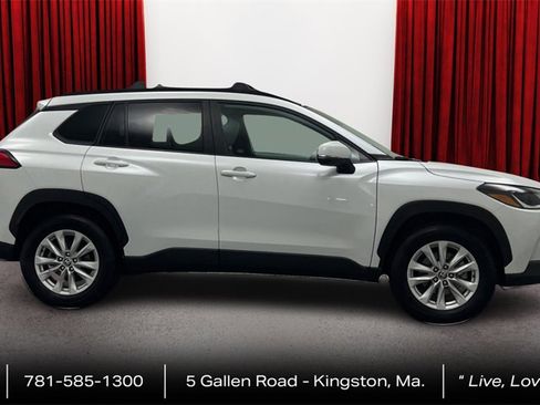 Certified 2022 Toyota Corolla Cross LE image 4