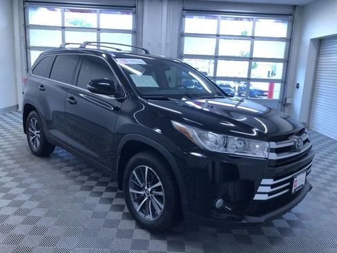 Certified 2019 Toyota Highlander XLE AWD/4WD image 37