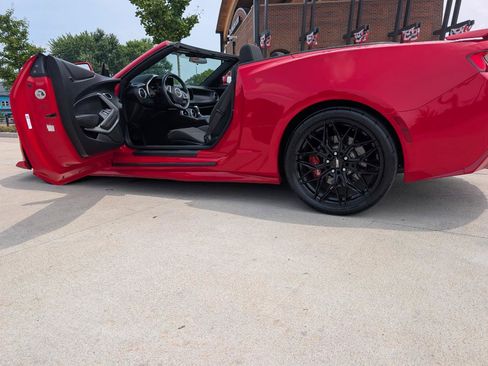Used 2017 Chevrolet Camaro SS RWD image 9