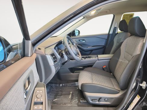 Certified 2023 Nissan Rogue SV image 24