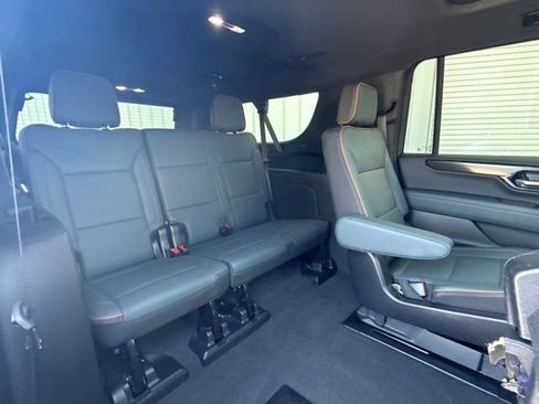 Used 2025 GMC Yukon XL AT4 w/ AT4 Premium Package AWD/4WD image 18