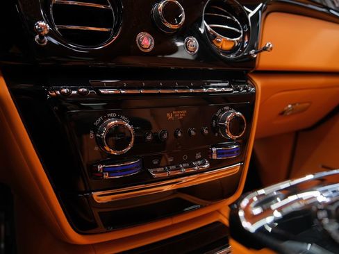 Used 2025 Rolls-Royce Phantom Sedan RWD image 96