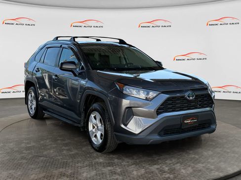 Used 2021 Toyota RAV4 LE AWD/4WD image 5