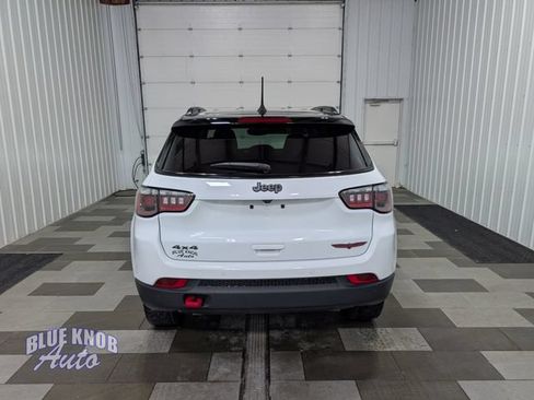 Used 2025 Jeep Compass Trailhawk AWD/4WD image 3