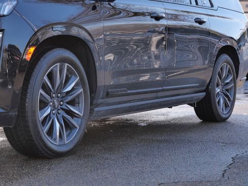 Used 2022 Cadillac Escalade ESV Sport w/ Touring Package image 5