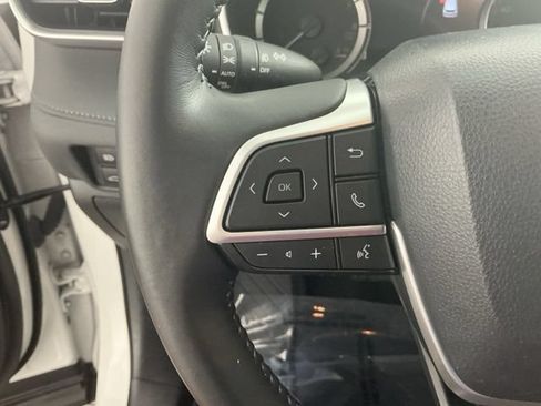 Used 2023 Toyota Highlander XLE AWD/4WD image 27