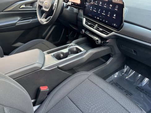 Used 2025 Chevrolet Equinox EV LT image 32