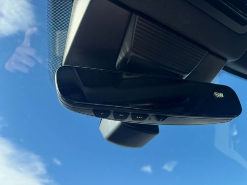 Used 2025 Volkswagen Tiguan SE R-Line image 21