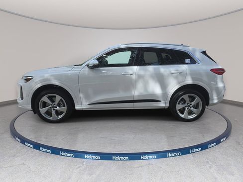 Certified 2025 Audi Q5 Premium w/ Premium Plus AWD/4WD image 9