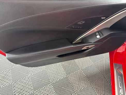 Used 2019 Chevrolet Corvette Stingray Coupe RWD image 12
