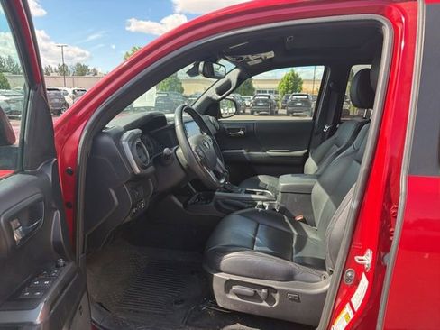 Used 2021 Toyota Tacoma TRD Off-Road w/ TRD Premium Off Road Package AWD/4WD image 7