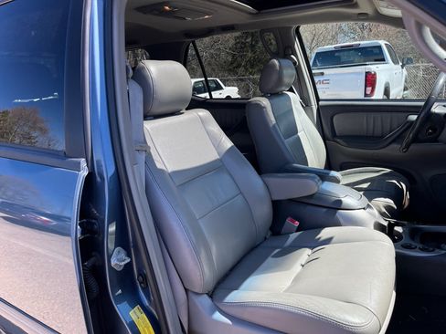 Used 2007 Toyota Sequoia Limited w/ Preferred Accessory Pkg AWD/4WD image 11