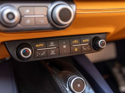 Used 2019 Ferrari Portofino RWD image 31