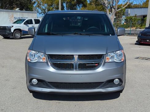 Used 2017 Dodge Grand Caravan SXT FWD image 2