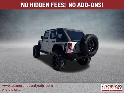 Used 2017 Jeep Wrangler Unlimited Rubicon w/ Cold Weather Group AWD/4WD image 5