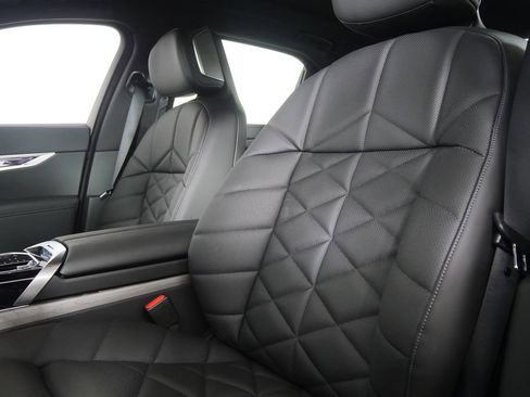 Used 2026 BMW 740i image 11