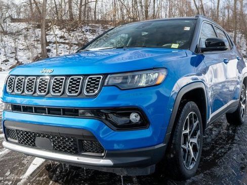 Used 2025 Jeep Compass Limited AWD/4WD image 2