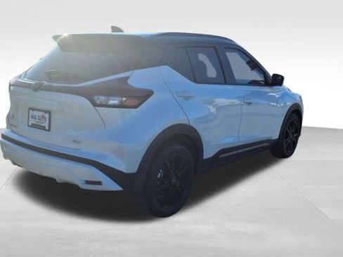 Used 2022 Nissan Kicks SR w/ Premium Package image 8