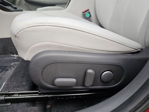 Certified 2025 Hyundai Kona Limited image 13