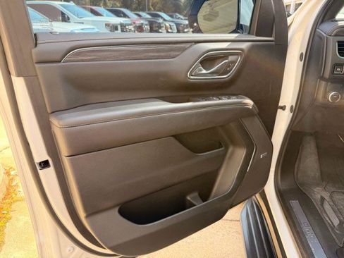 Used 2024 GMC Yukon SLT w/ SLT Luxury Package RWD image 25