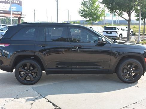 Used 2023 Jeep Grand Cherokee Altitude RWD image 4