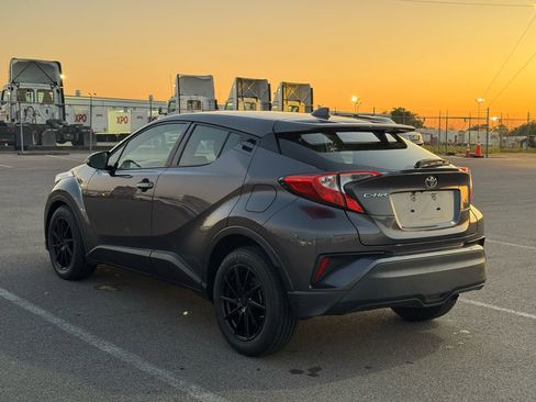 Used 2019 Toyota C-HR LE image 5